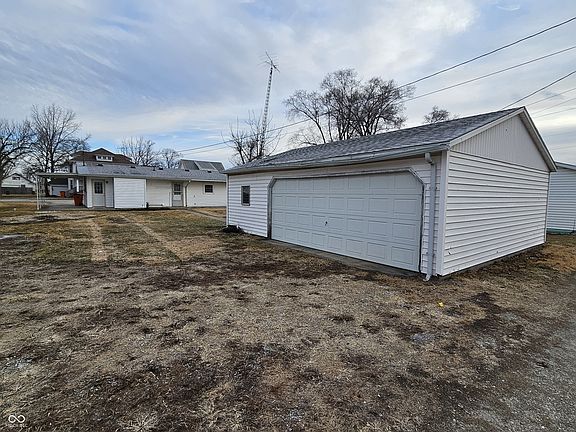3rd image of 303 W Johnson St
