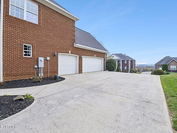 5th image of 1755 Inverness Dr