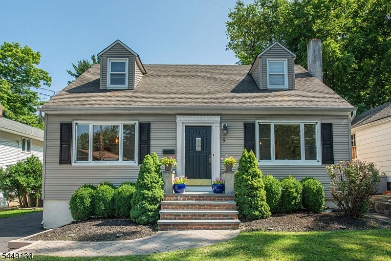 1st image of 9 Woodmere Rd