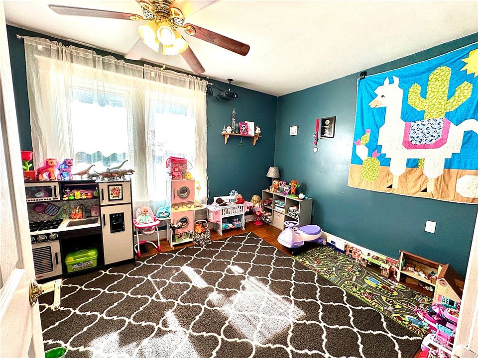 7th image of 369 E Warren St