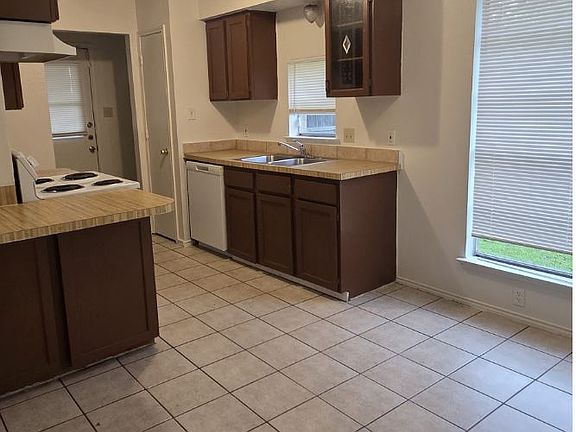 3rd image of 5809 Guildwood Dr