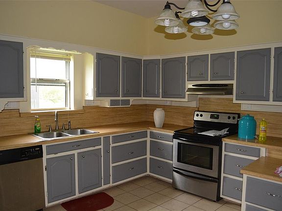 5th image of 902 N Gaines St