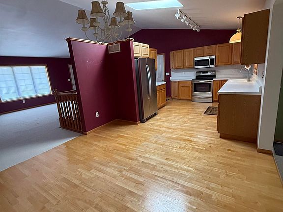 4th image of 1807 Koestner St