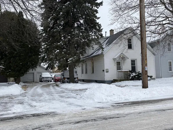 2111 Madison STREET, Manitowoc, WI 54220