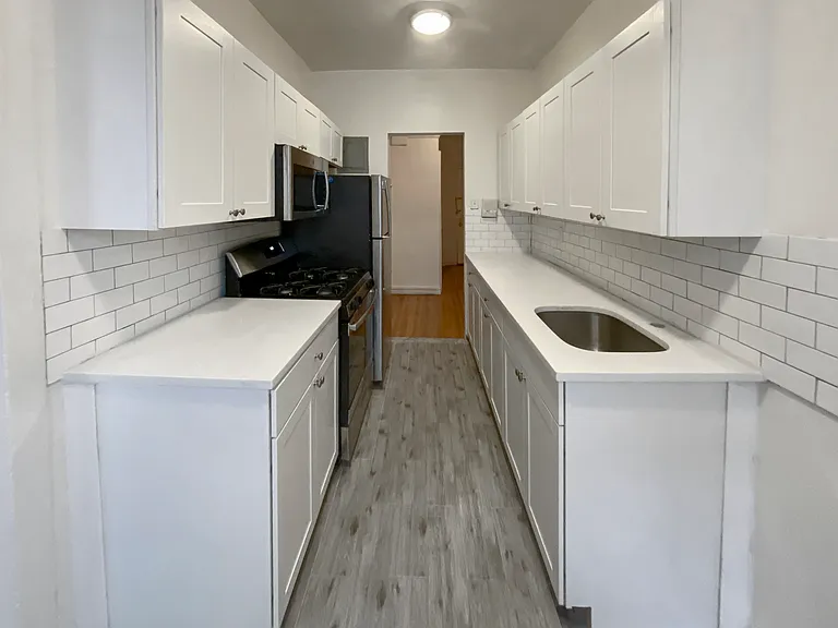 555 Fort Washington Ave #2EE — Photo 4