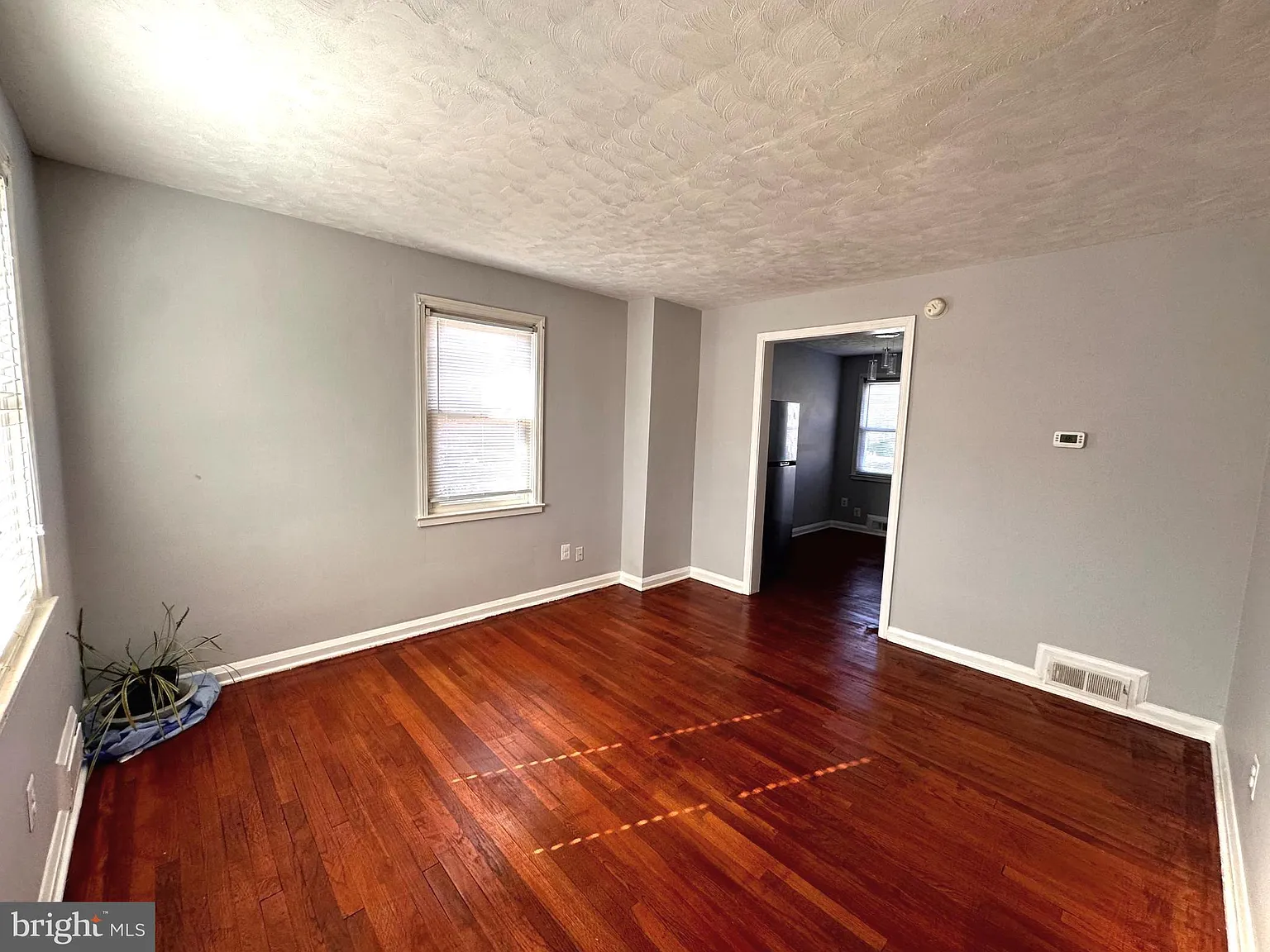 3 bed, 2.0 bath, 1732 sqft, $2,050 — Photo 2