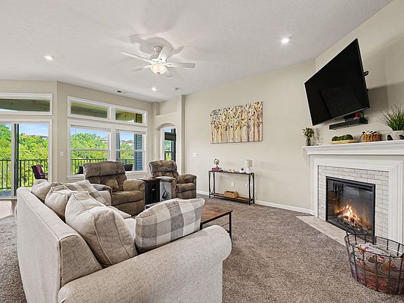 3rd image of 7577 Devonshire Dr