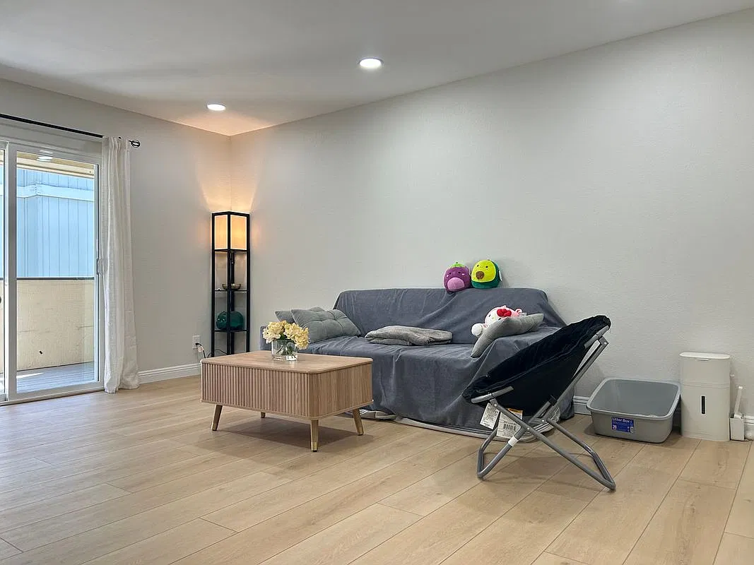 2 bed, 2.0 bath, 975 sqft, $3,200 — Photo 2