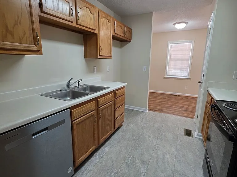 312 Hill St — Photo 5