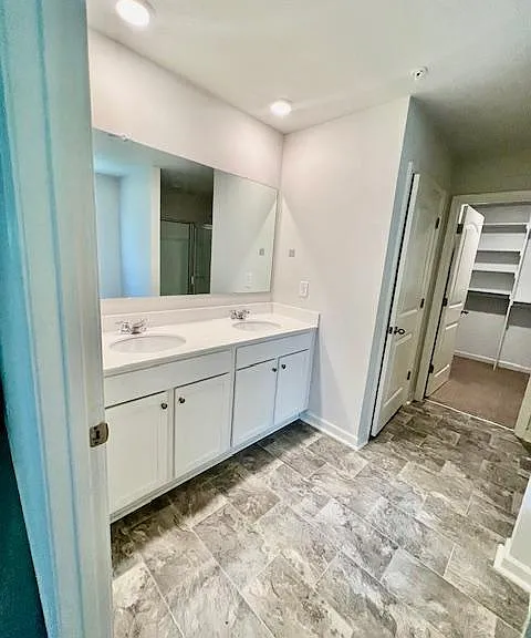 2728 Piper Dr S — Photo 32