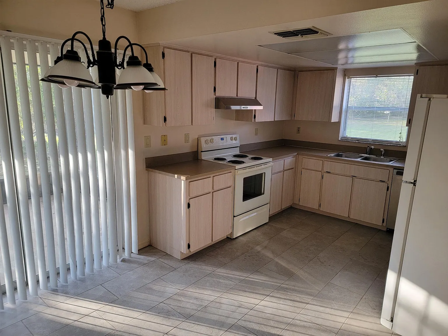 2 bed, 1.5 bath, 1250 sqft, $1,500 — Photo 3