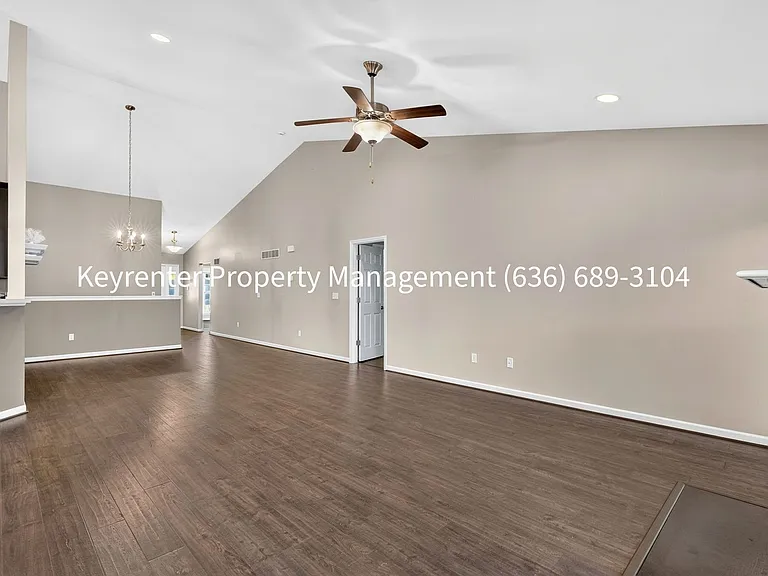 411 Angelique Pl — Photo 10
