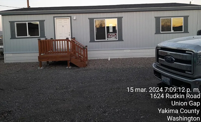 3 bed, 1188 sqft, $1,900 — Photo 1