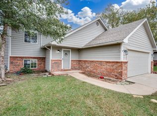 1705 N Redbarn Cir, Wichita, KS 67212