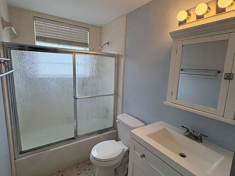 623 N Bay St #10 — Photo 5