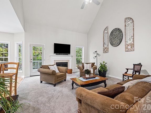 5th image of 1836 Montague Rd