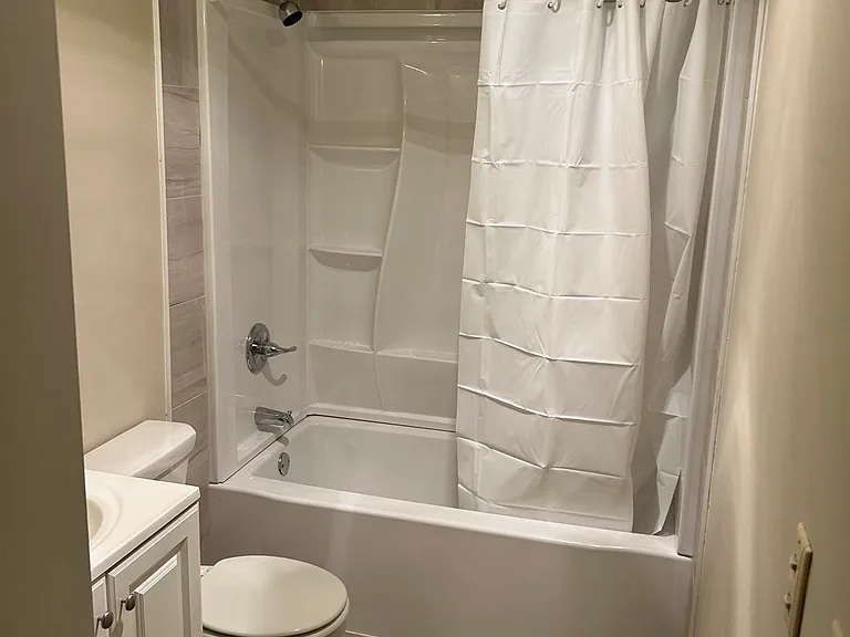 325 Ashland Ave — Photo 2