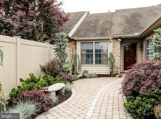 547 Farmhouse Ln, Hummelstown, PA 17036