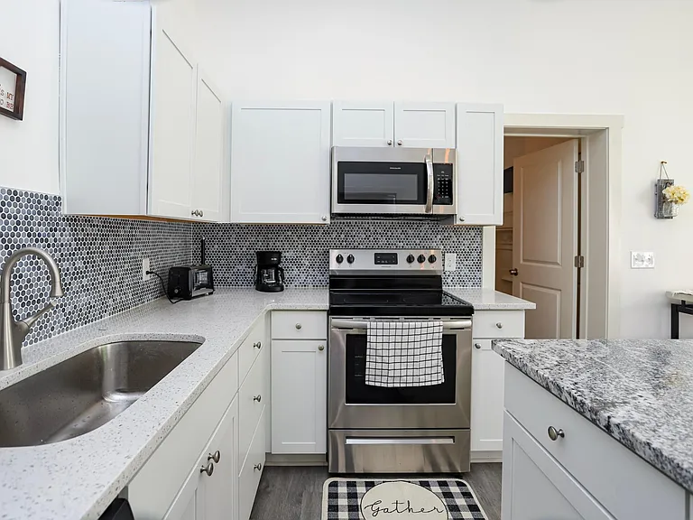 307 W 36th St #B — Photo 21