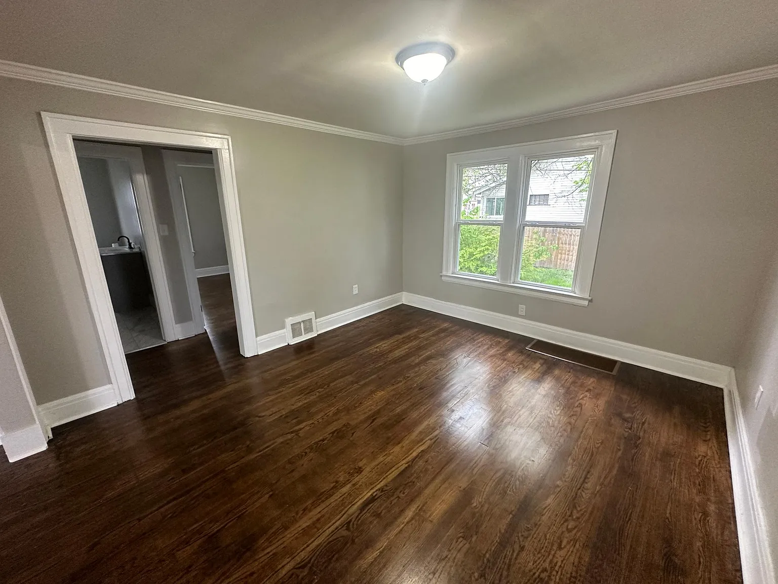 2 bed, 1250 sqft, $1,350 — Photo 4
