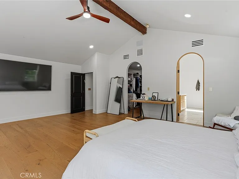 22960 Calvert St — Photo 30