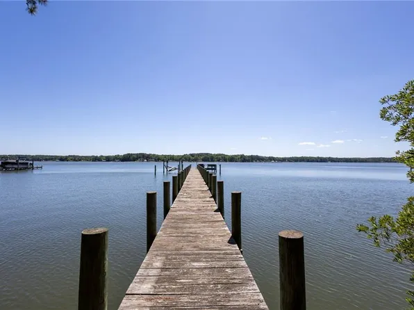 456 Ridge Rd, Hartfield, VA 23071