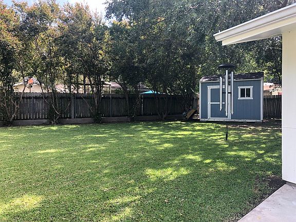 3rd image of 203 Marilyn Dr