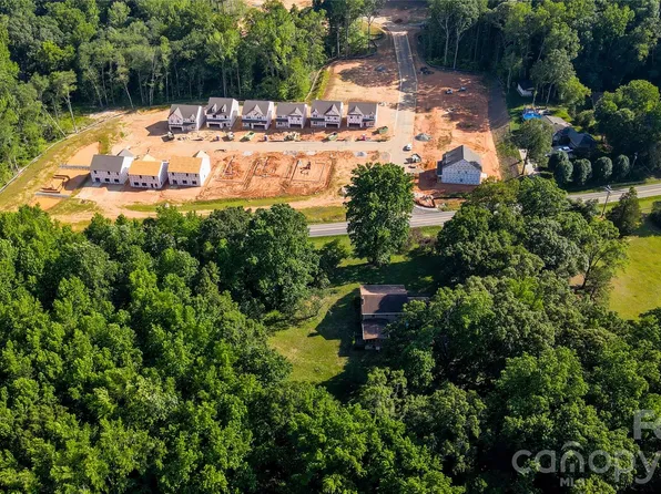 9225 Robinson Church Rd, Charlotte, NC 28215