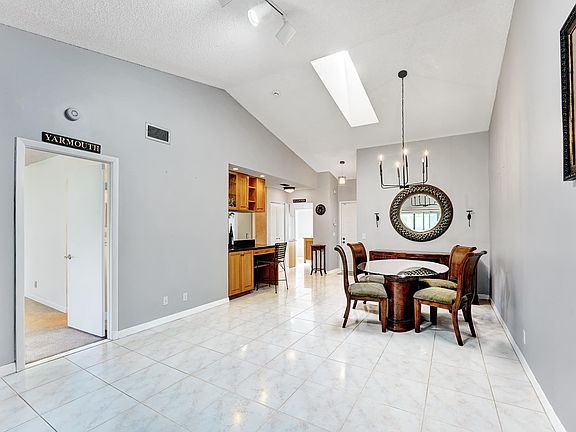 5th image of 3809 Island Club Cir