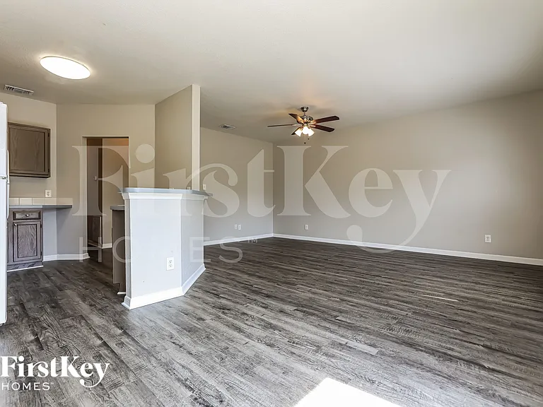 3169 N Biscayne Dr — Photo 3