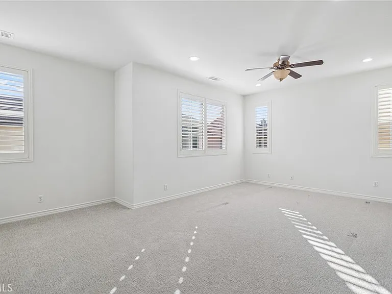 27 Daphne — Photo 22