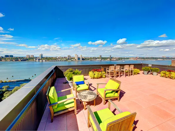 11 Riverside Drive image 15 of 19