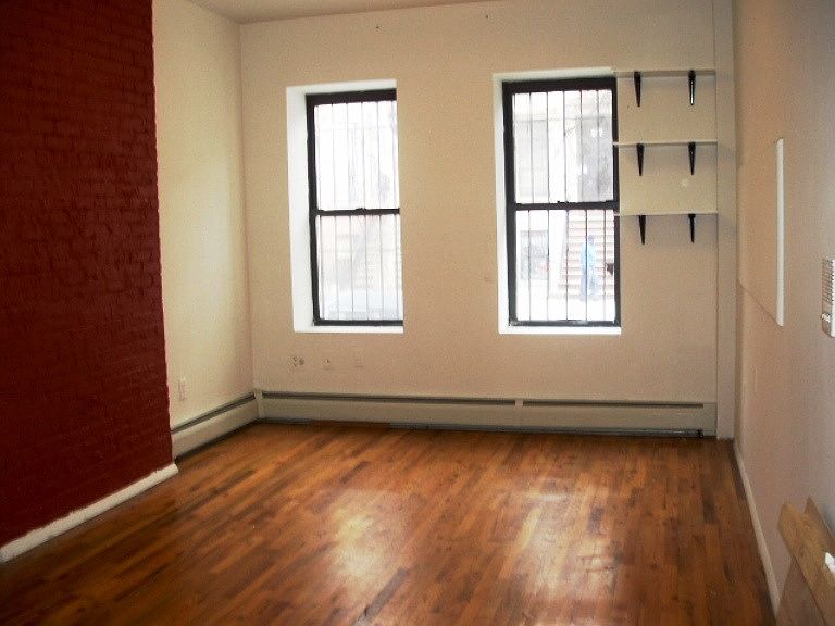 1st image of 812 Marcy Ave