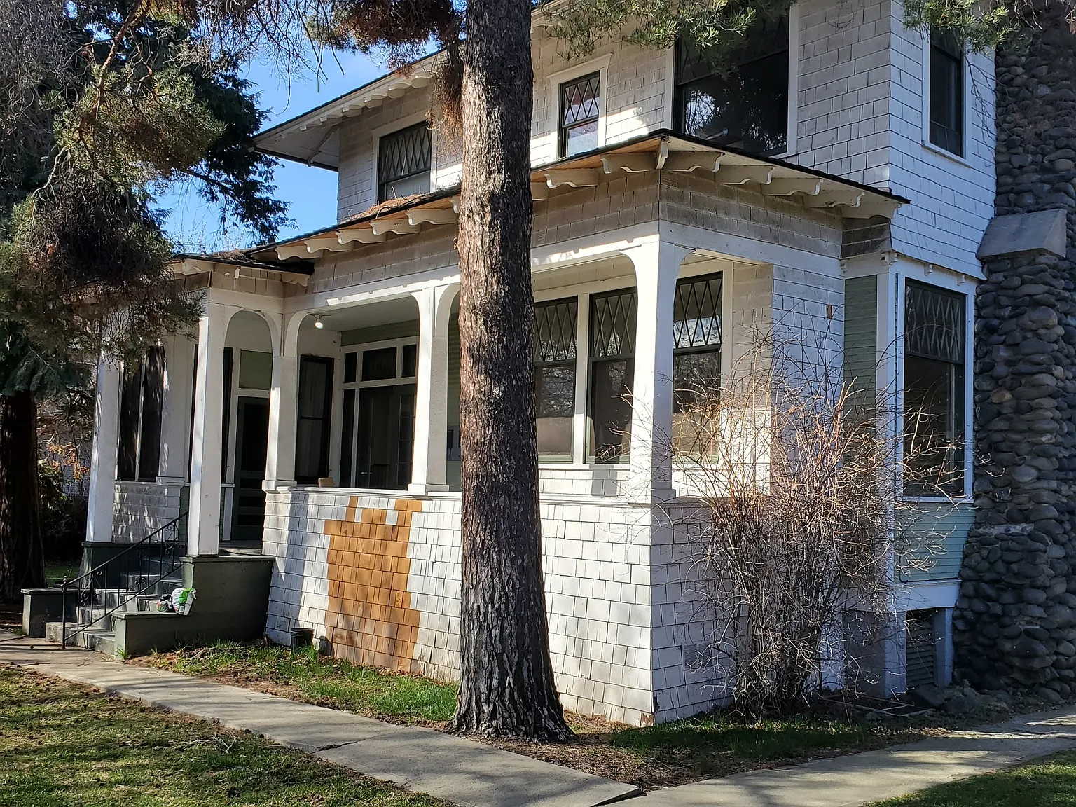 711 N Pine St — Photo 1