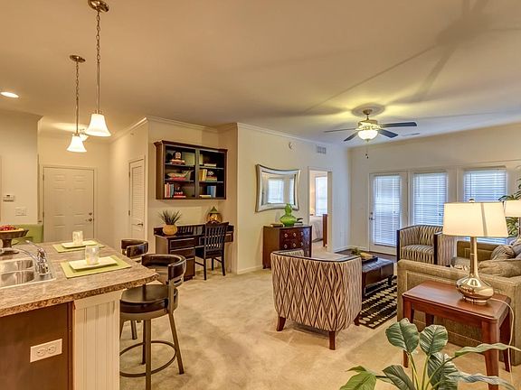 5th image of 3601 Winthrop Dr