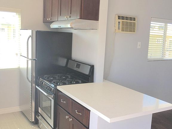 5th image of 5743 Lexington Ave #4