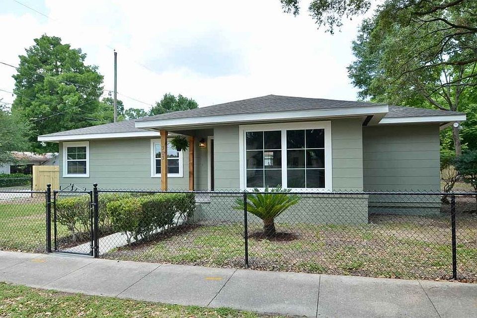1st image of 303 Margaret St