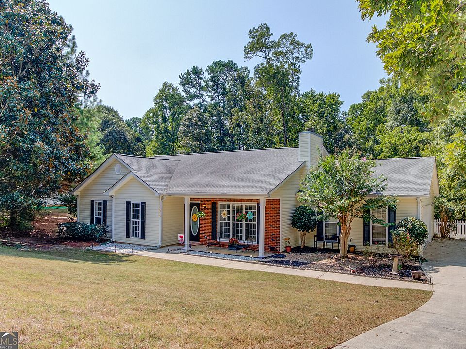 1st image of 399 Charesa Ln