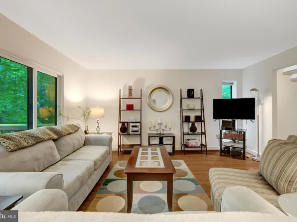 2231 Wheelwright Ct, Reston, VA 20191