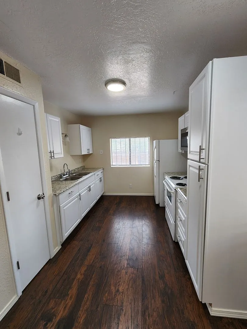 Princeton Drive SE-505 — Photo 3