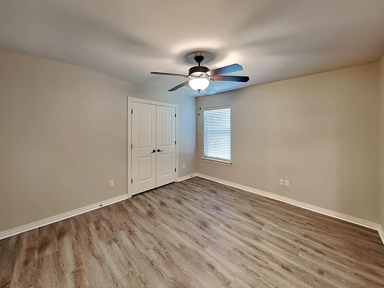 5720 Saint James Pl — Photo 18