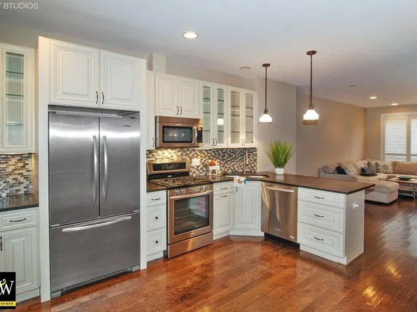 111 Home Ave, Oak Park, IL 60302