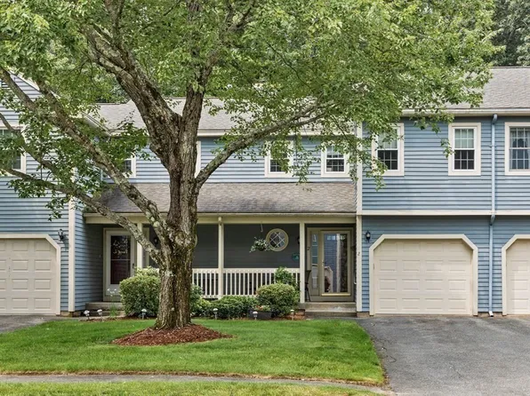 2 Village Grn, Sturbridge, MA 01566