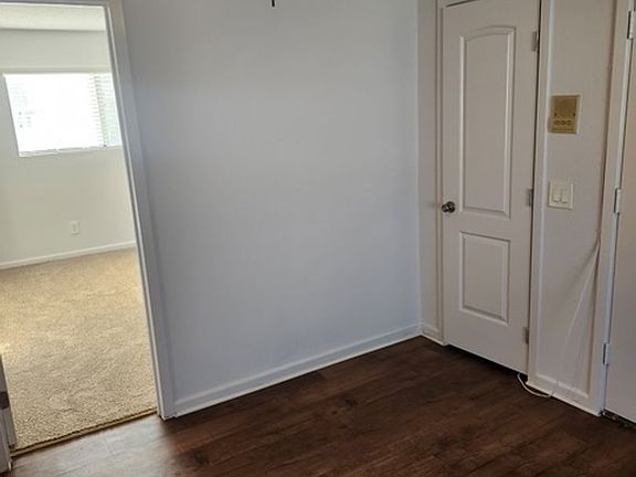 5th image of 5809 N Reseda Blvd #215