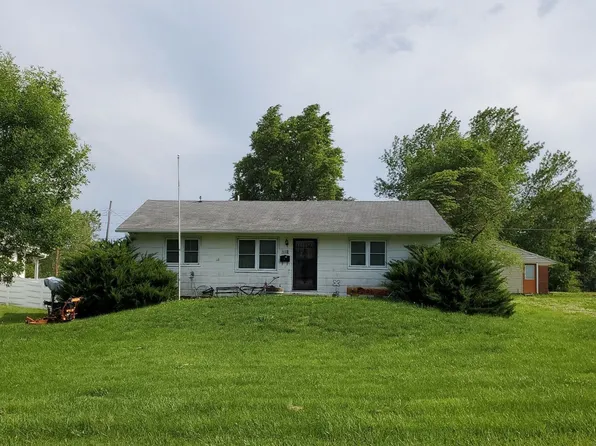 1118 E 3rd St, Maryville, MO 64468