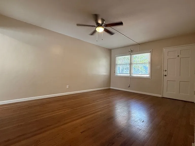 3109 Jarvis St — Photo 2