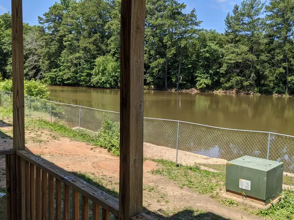 Waters Edge Apartments