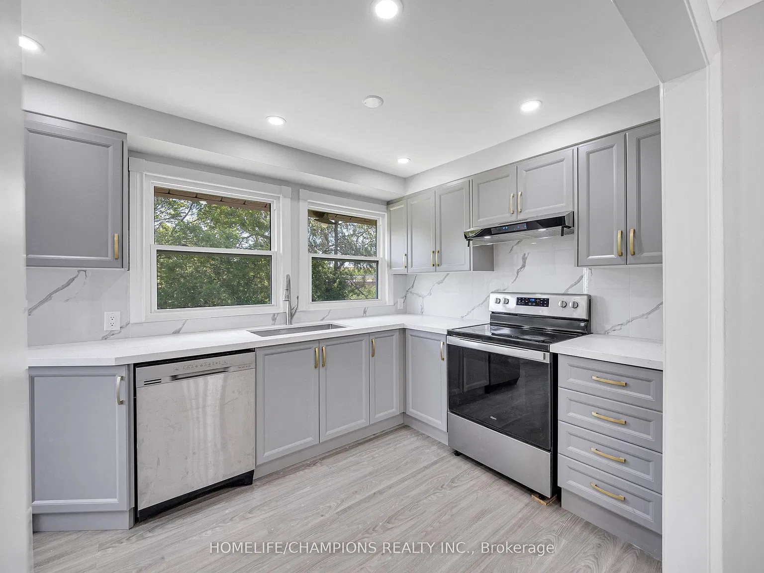 3 bed, $2,950 — Photo 2