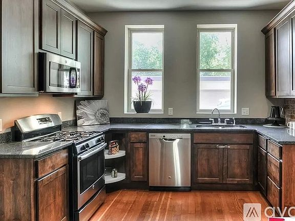 3rd image of 1717 Park Ave #1721