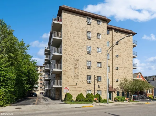 300 Circle Ave APT 2B, Forest Park, IL 60130